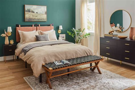 Bedroom .